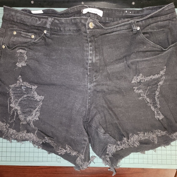 Almost Famous shorts - Picture 2 of 3